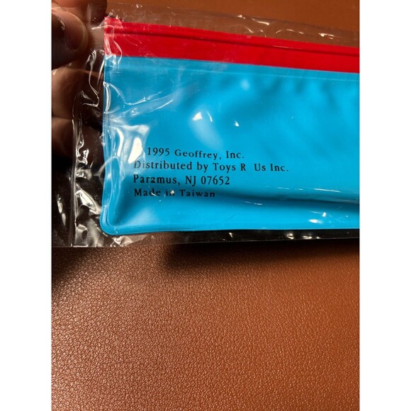 Vintage 1995 Toys R Us Geoffrey Giraffe Pencil Case - Picture 3 of 4